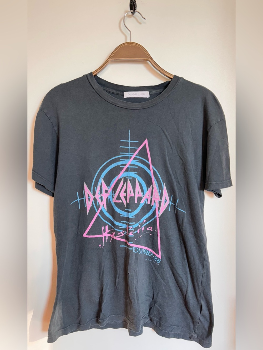 DAYDREAMER COTTON DEF LEOPARD HYSTERIA TOUR GRAPHIC TEE OVERSIZED